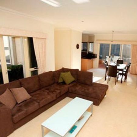 Salt Air On Banyan Apartment Уорнъмбул Стая снимка